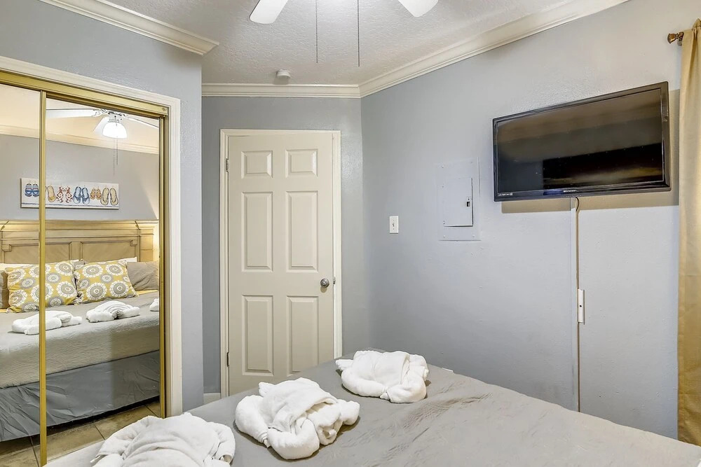 Victorian 9326-Deja Blue - 1 Br Condo