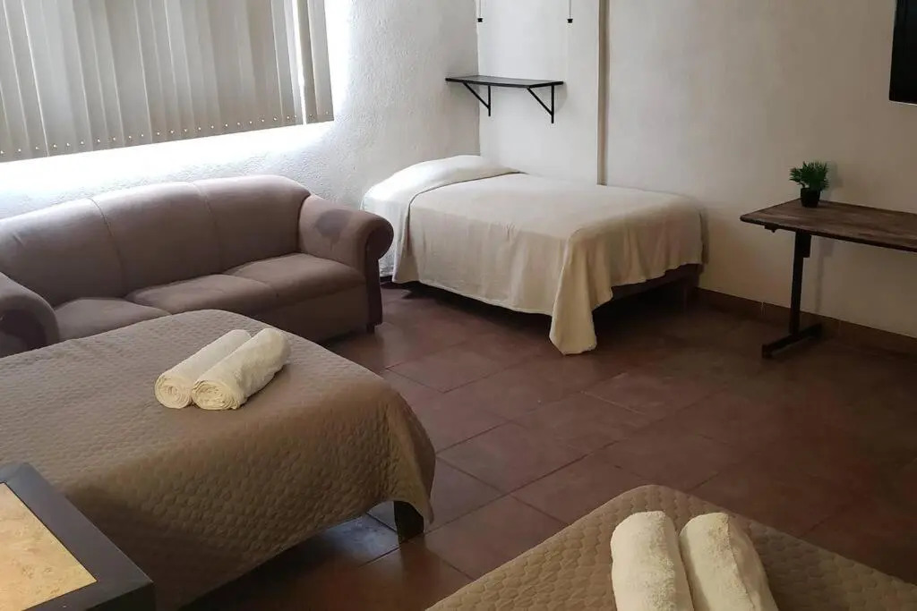 Departamento GRANDE con 2 recamaras con aire 5 camas wifi 115mb, cocina .Cochera techada, #4