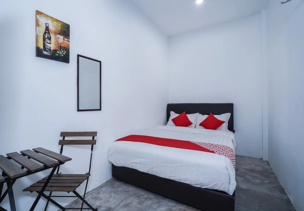 Comma Hotel