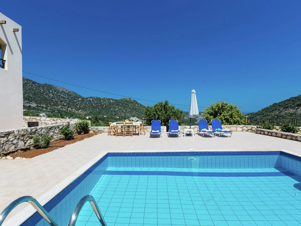 Villa on Hillside, Private Pool, Fantastic Views to bay of Bali and Mountains