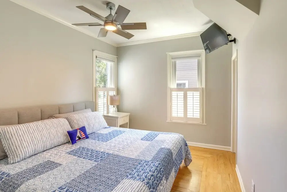 Vermilion Home - Walk to Main Street Beach!