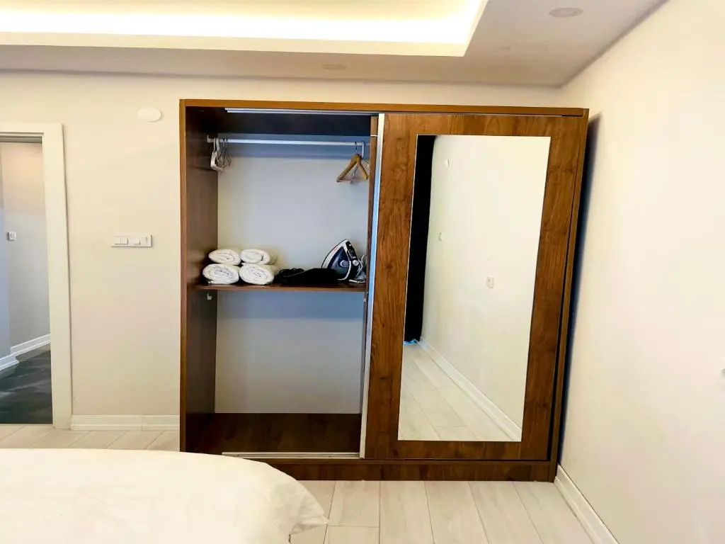 LUXE Bright 2bdr in Center