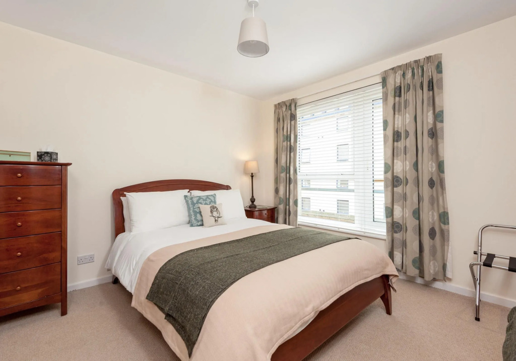 The Holyrood Road Residence - Rsa 120172