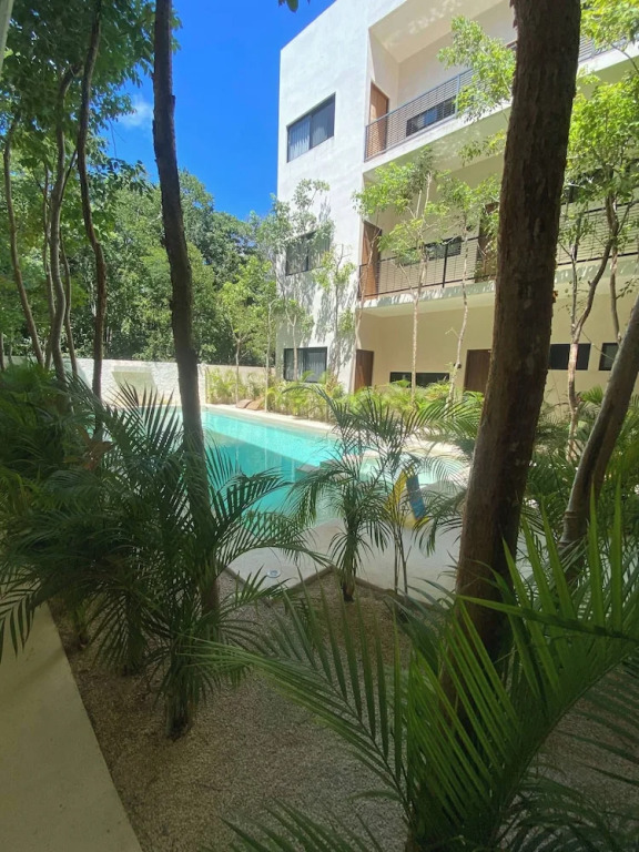Great 3 Bedroom Apartment and Private Pool!