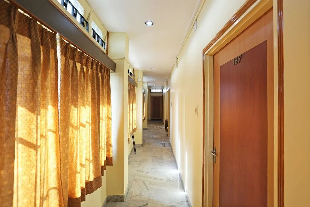 OYO 11715 MCC Guest House