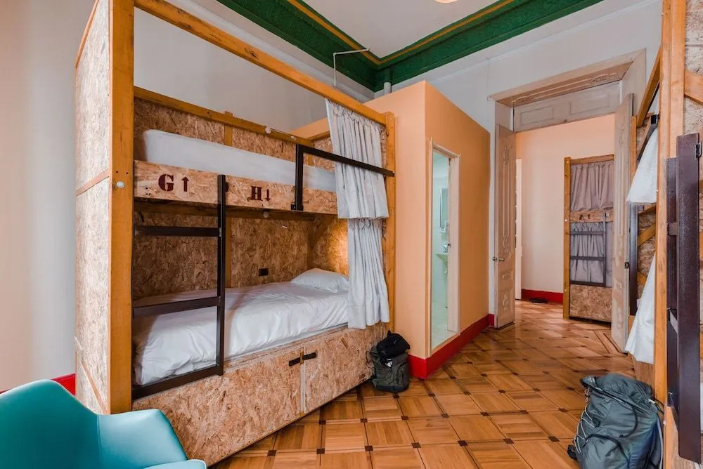 Hostal R10