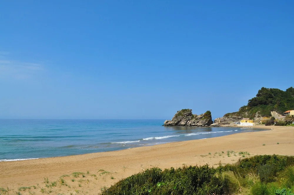 Studio Apartment Above Pelekas Beach no 1