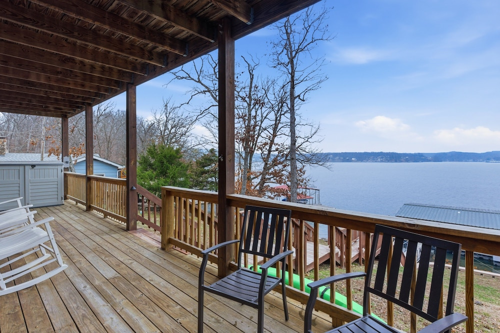 Lakefront Log Cabin With Private Dock, Two Decks & Cozy Comfort at 35mm in Sunrise Beach