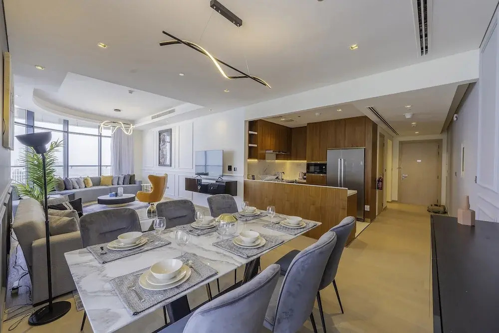 Monty - Luxury Meets Comfort Apt With Panoramic City View