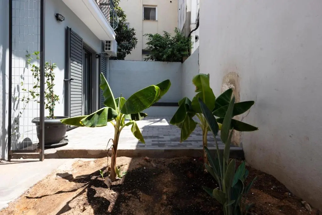 Groundfloor 2br Apartment with Smallyard in the Heart of Kalamata