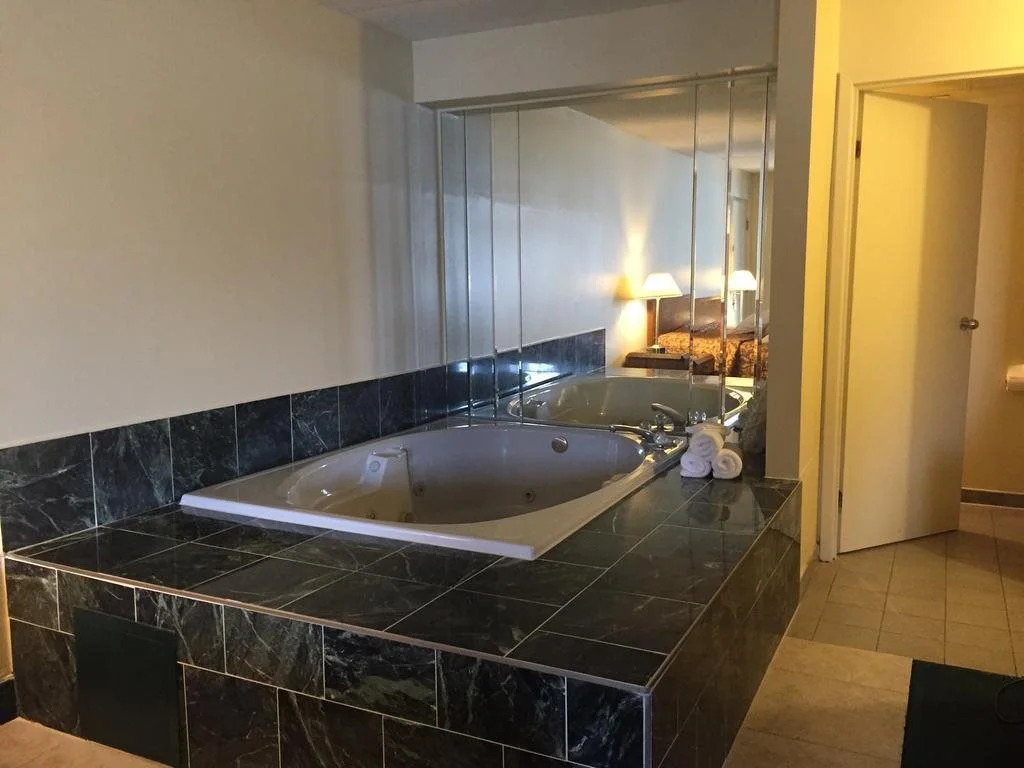 Falls Lodge & Suites