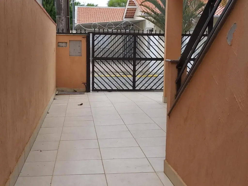Casa 01 Dorm Terreno Compartido