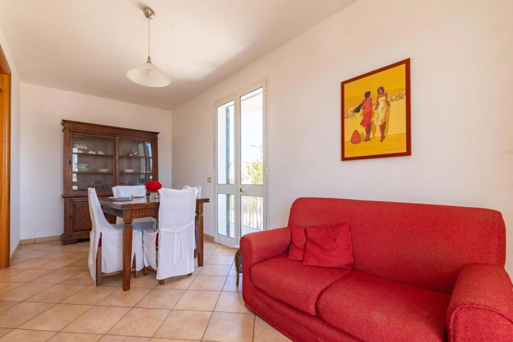 Comfortable house with large terrace for outdoor dining in San Foca just 100 meters from the sea-Casadoni
