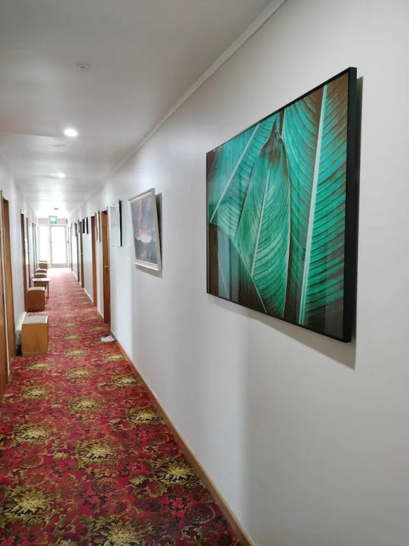 White Horse Inn Restaurant & Motel