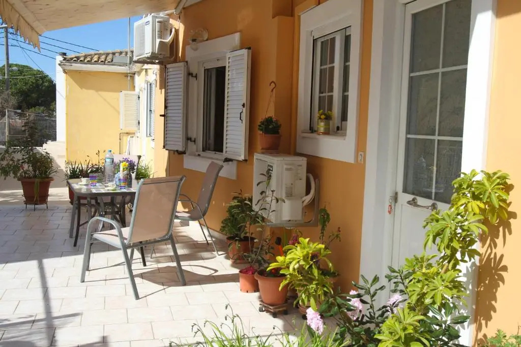 Tritsa House, 3-bedroom apt next to Corfu Town and airport