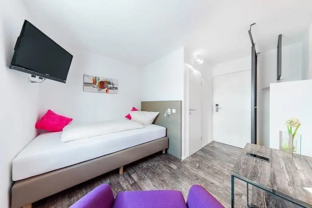 Hotel Sirrah
