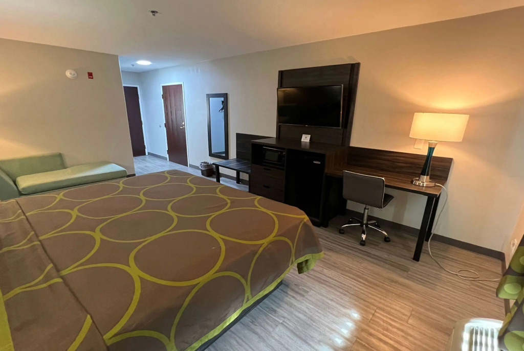 Super 8 by Wyndham Lake Charles/Sulphur