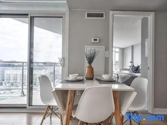 Stylish Downtown 1BR-Free Parking-Walk to CN Tower