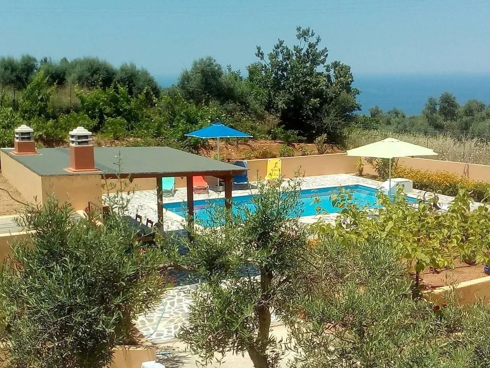 Beautiful villa, swimming pool, sea view near village not far from Rethymno, NW
