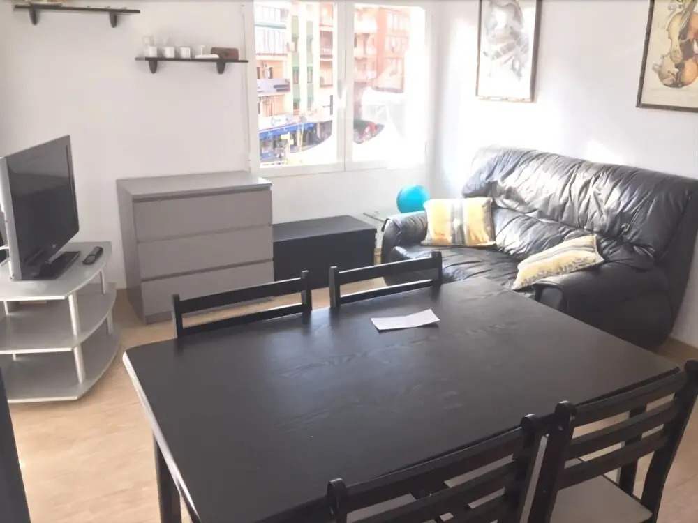 Recently Refurbished Center Apartment