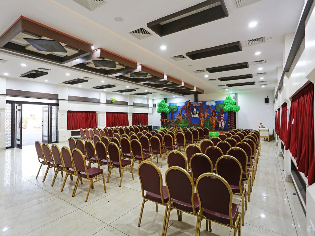 OYO 897 Hotel Surabhi Elite