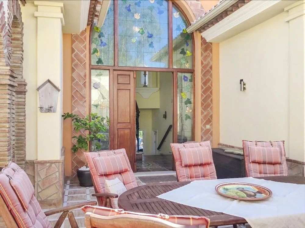 Marvelous Villa with Infinity Pool Ref 85