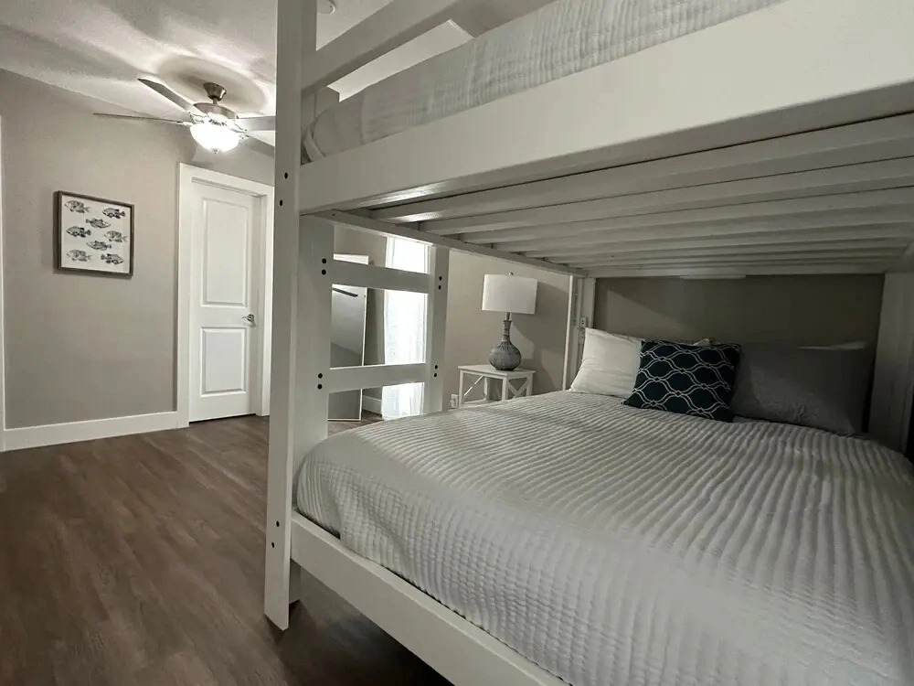 Our Cove Retreat - Perfect for Swimming, Tanning & Prime Location Fun