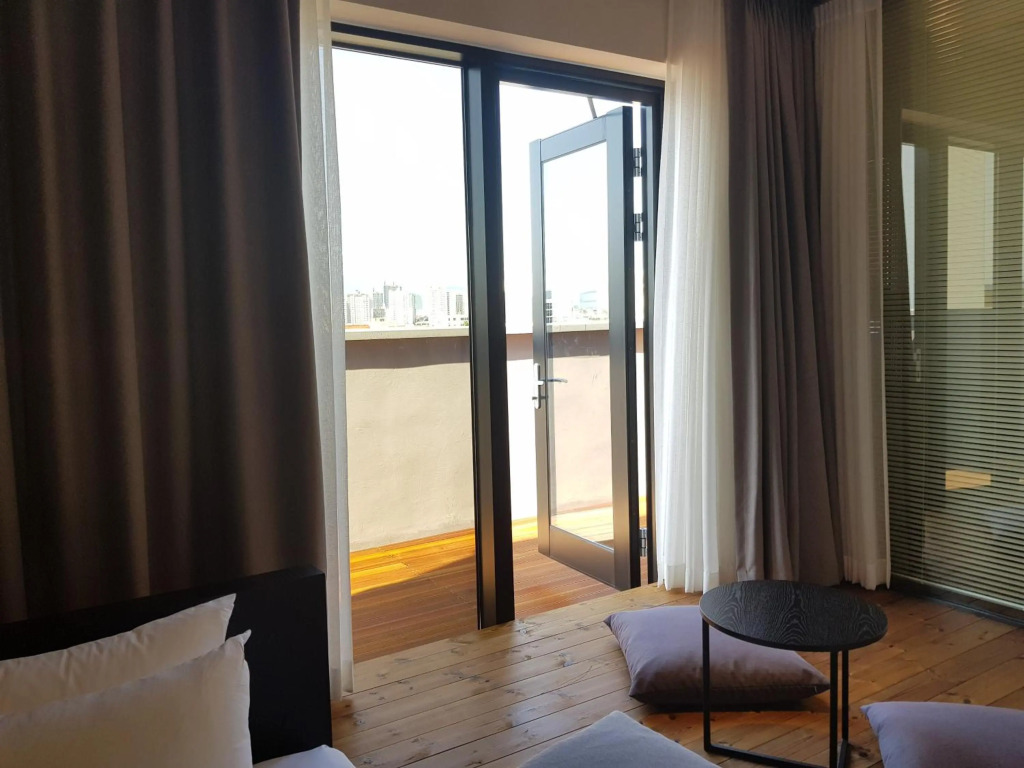 Rivertain Hotel