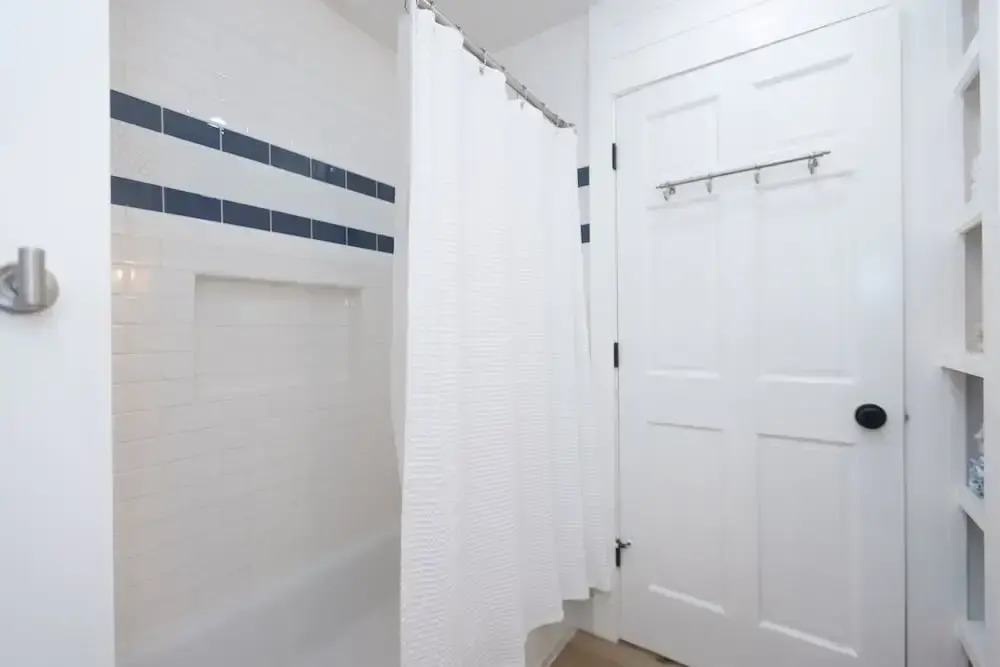 Heaven on Earth! 2 BDR Fontana Flat, Walk to Lake