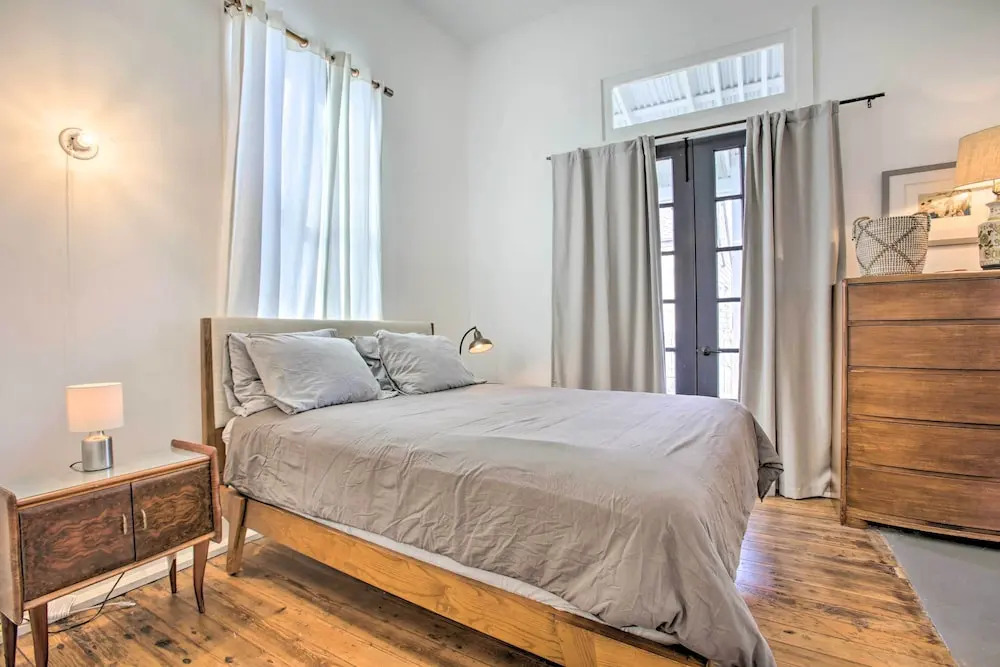 Half-Mi to French Quarter: Rustic NOLA Home