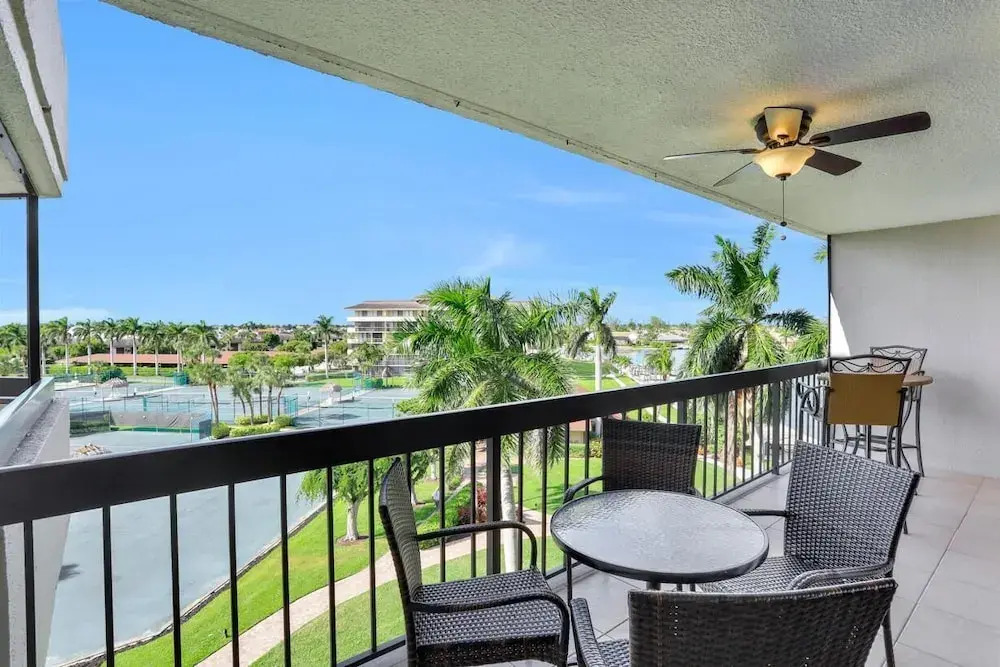 Condo in community with beach access, pool and tennis