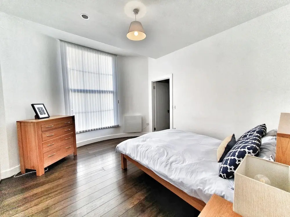 Urbane Spacious Executive Apartment
