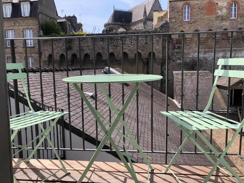 VUE SUR REMPARTS - Coeur de Vannes- 2CH