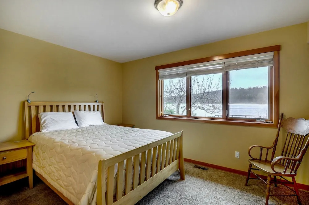 5166 Bayview Rd Home - 4 Br home by RedAwning