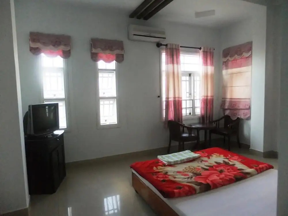 Eena Hotel