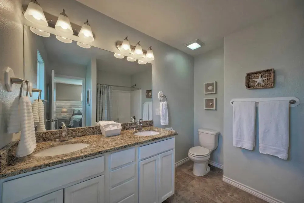 Sleeps 21, 2 Homes 2 Private Pools, Fire Pit, Swing Bar Walk to the Beach