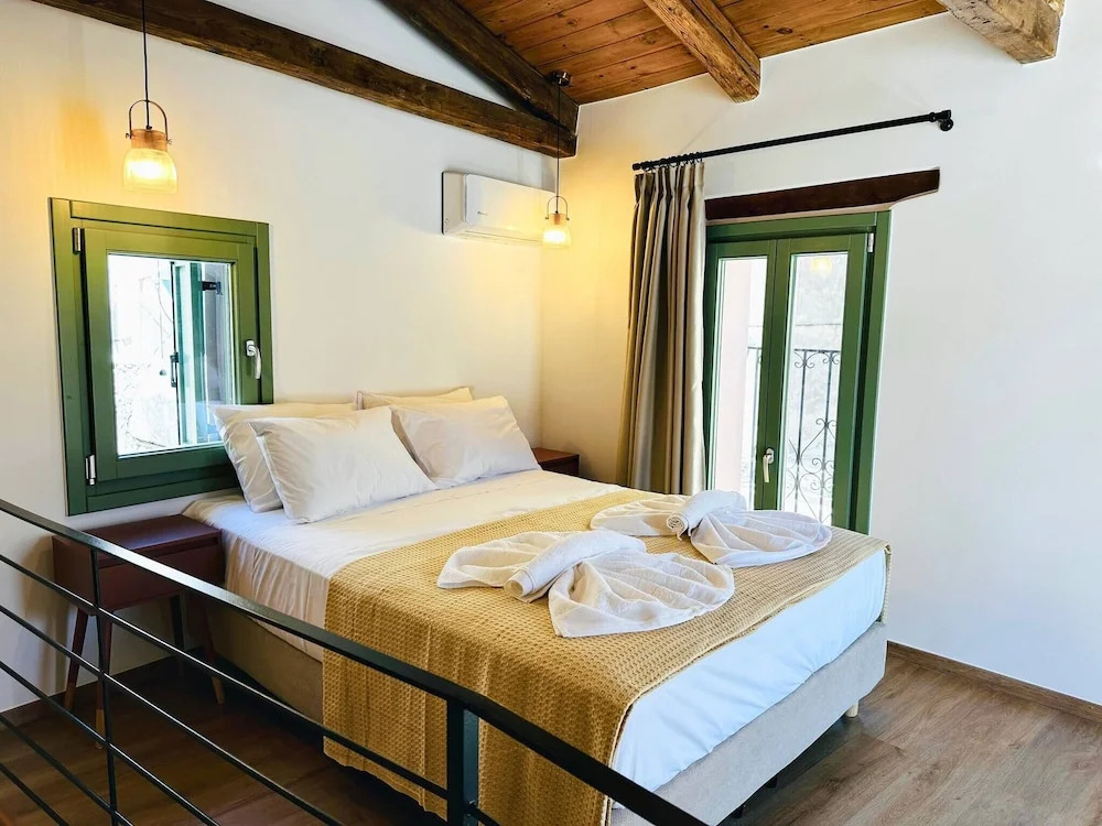 Roussos Place - Next To Splantzia Square - 2bd 2ba