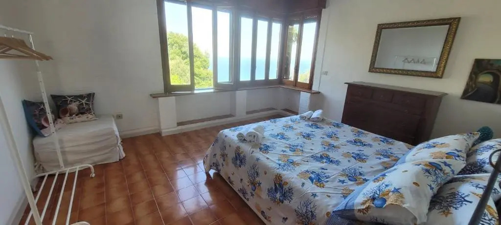 De Vivo Realty - Villa Cristina