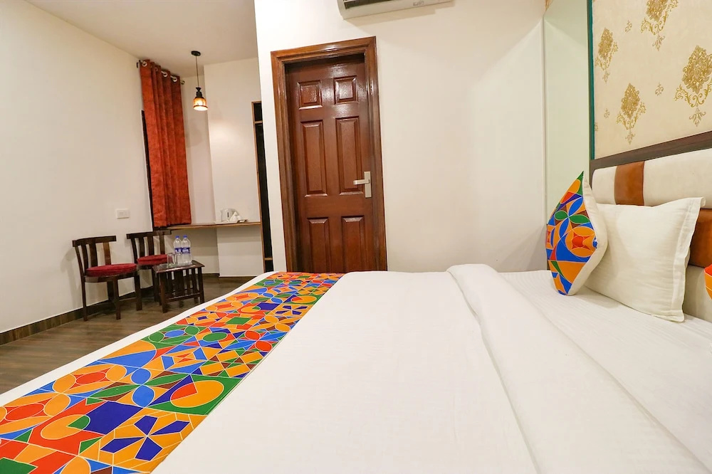 Fabhotel California Heights