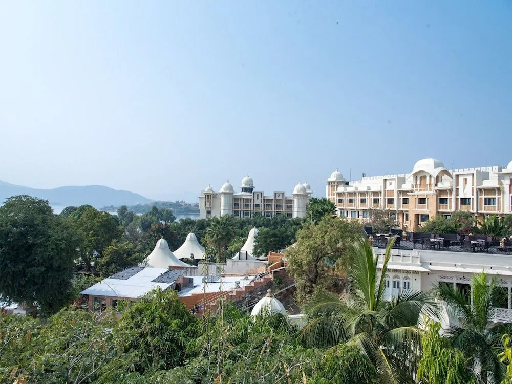 OYO 10704 Hotel Lake Haveli