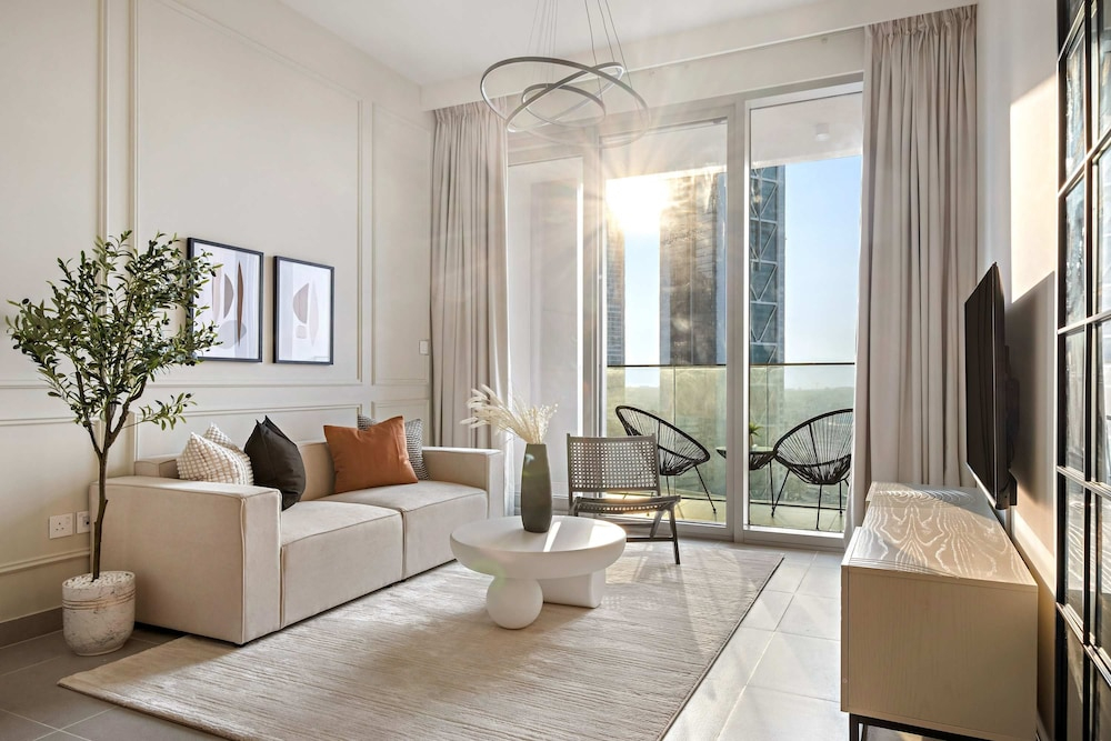 Silkhaus Modern 1 BDR Forte Tower Downtown