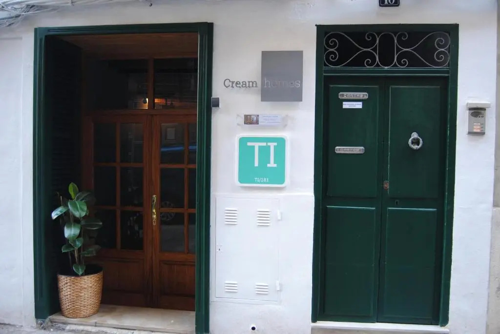 Cream homes La Rambla, TURISMO DE INTERIOR