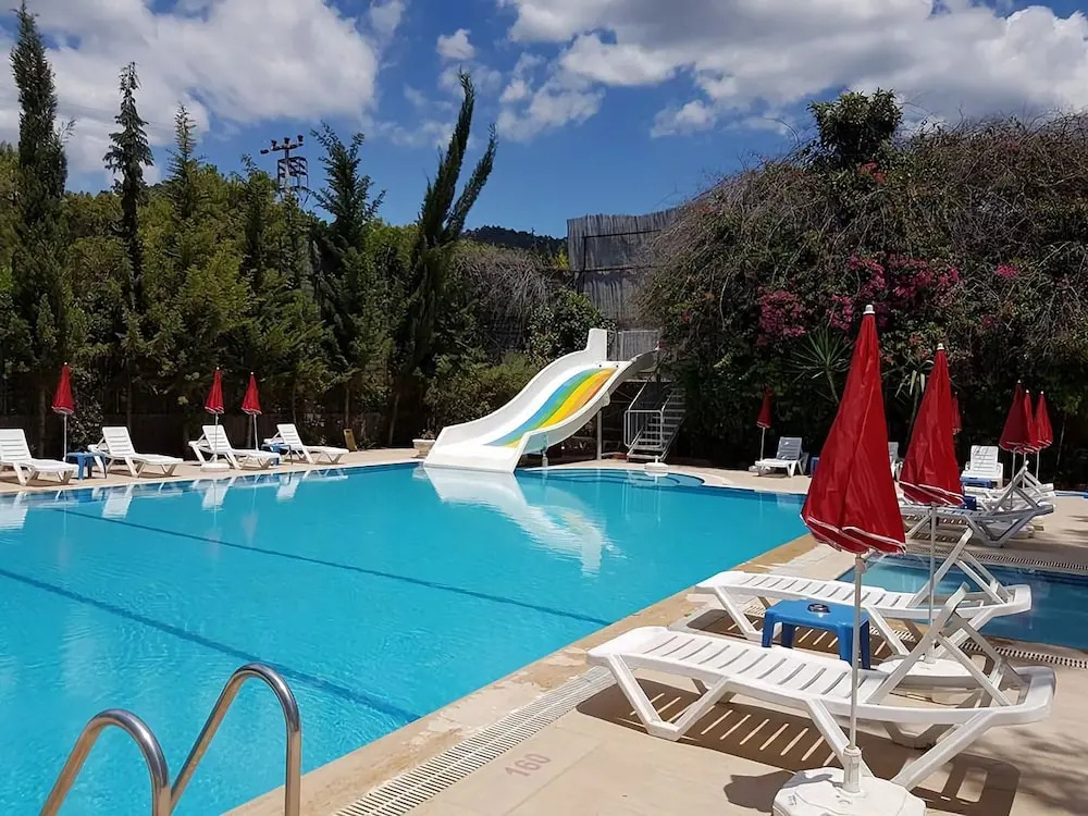Silver Pine Hotel