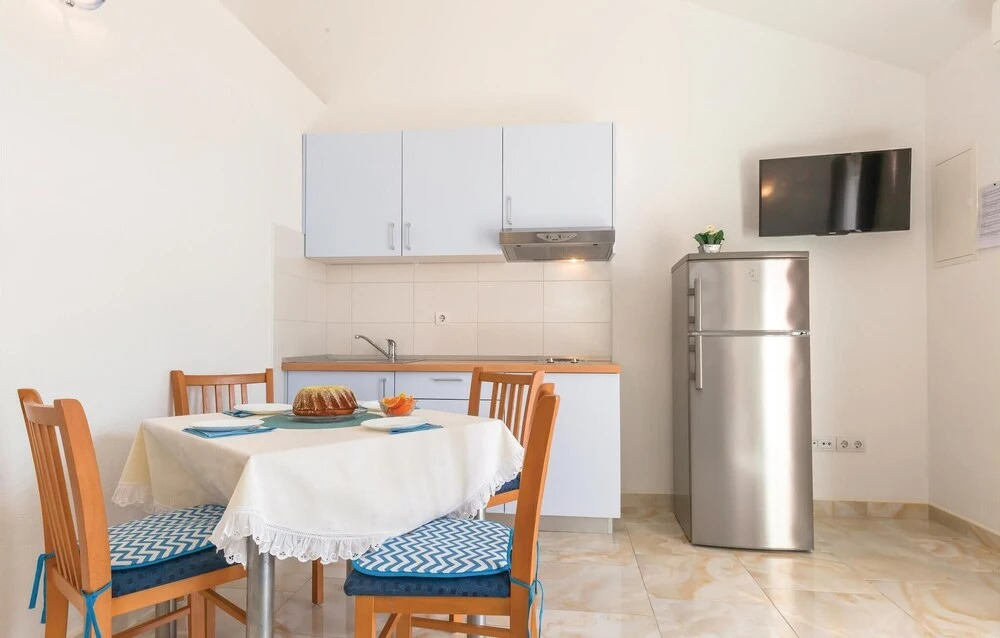 Amazing Home in Baska Voda With Wifi and 1 Bedrooms
