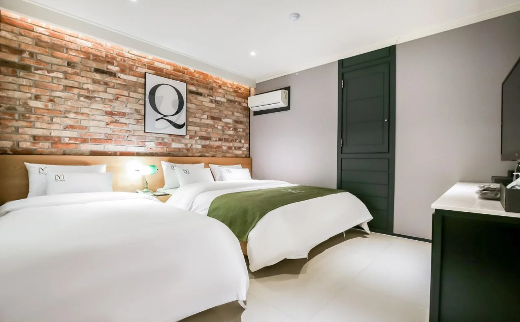 Yellow Hotel