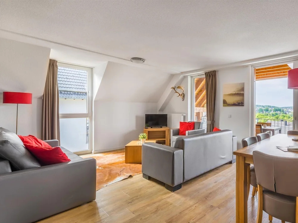 Spacious, Modern Apartment Near the Centre