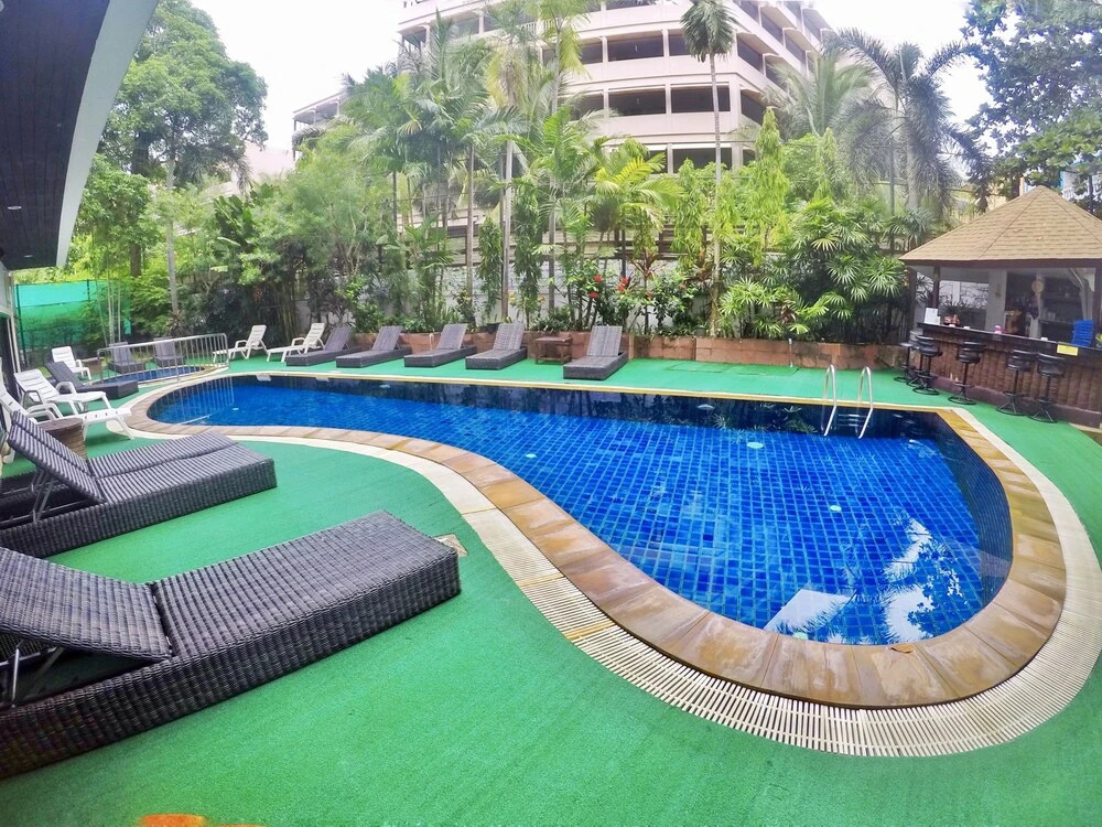 Happy Holidays Luxury Pool Villa