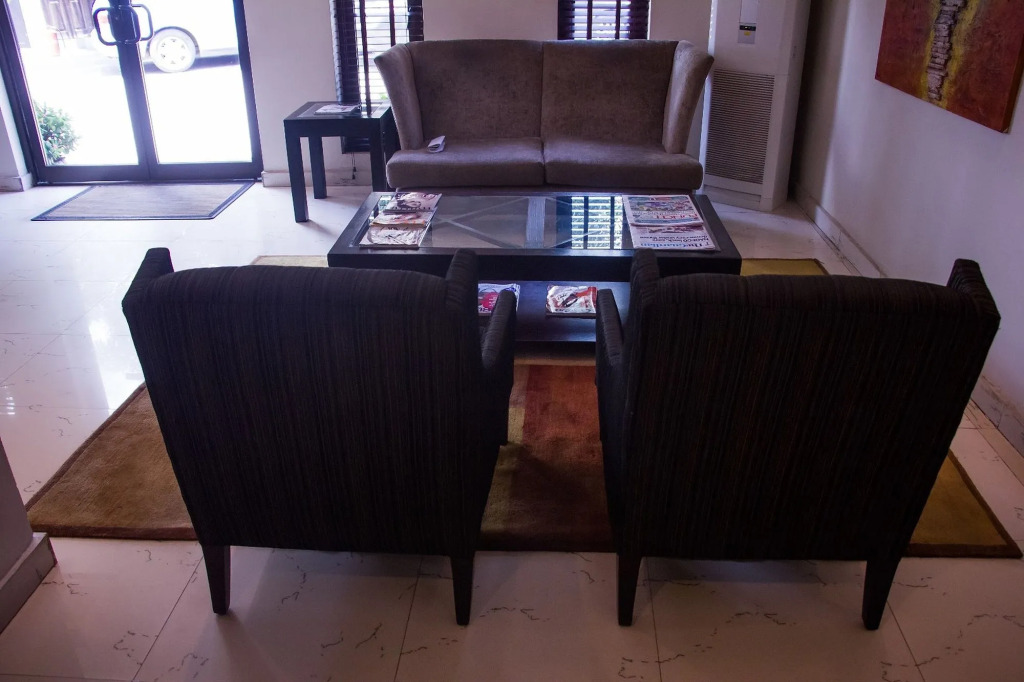 S & S Hotel & Suites