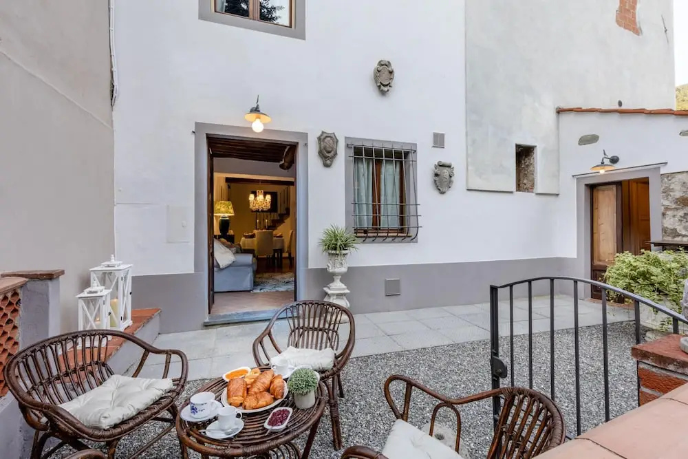Rio delle Fate, a Fairytale Home along the Stream in Vorno, Lucca