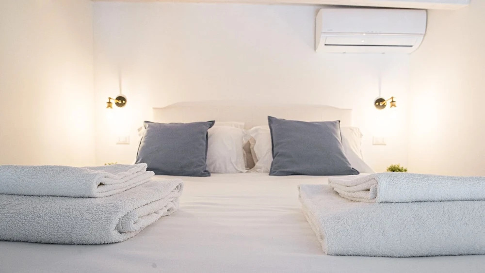 Piccola Luna Cozy Home